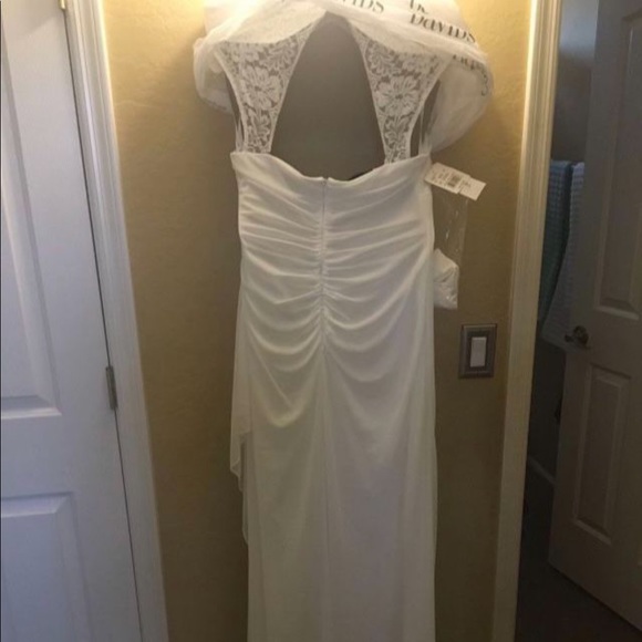 David's Bridal Wedding Dress w/Cap Sleeves. Size 12. Brand new. No alterations. - Picture 7 of 10